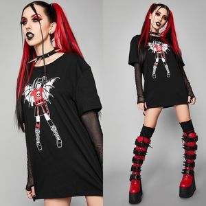 NWT MISS MISERY LAYERED GRAPHIC TEE Widow Small